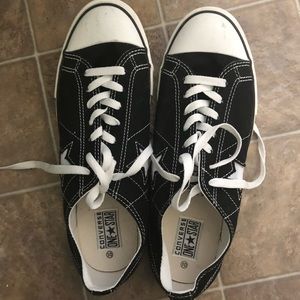 Converse men’s shoes size 10